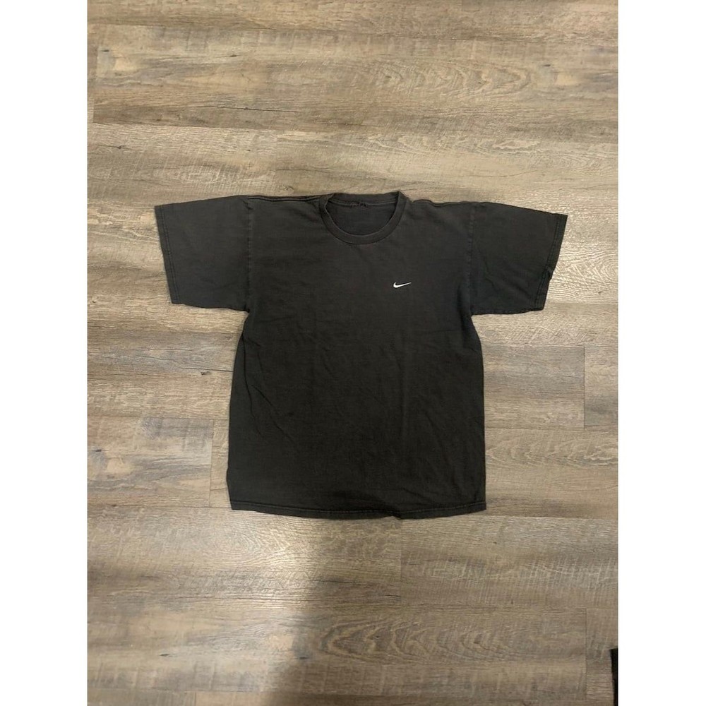 Y2K Nike Essential